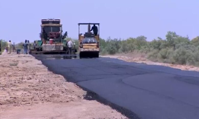 الجهد الخدمي ينطلق بـ 44 مشروعاً في ذي قار ويبدأ تبليط طريق الناصرية الاستراتيجي
