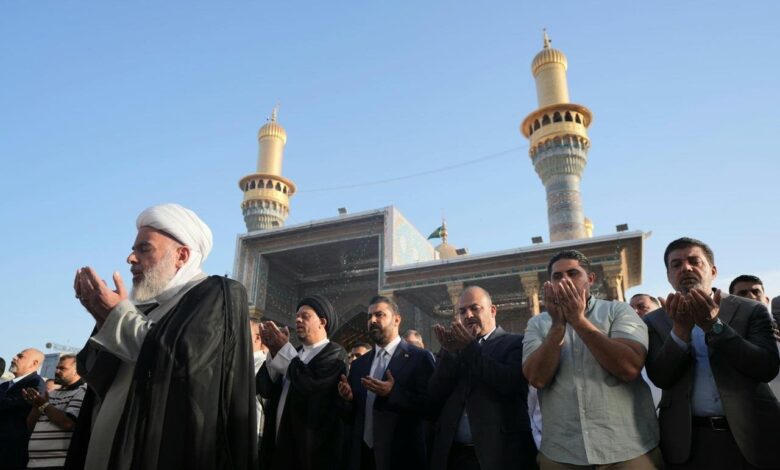 رئيس الوزراء العراقي يحتفل بعيد الأضحى في المراقد المقدسة ببغداد
