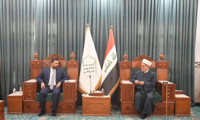 رئيس الوزراء العراقي يؤدي صلاة العيد ويدعو لتعزيز الوحدة الوطنية