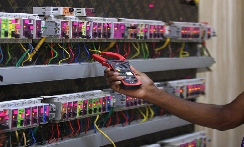 الحكومة العراقية تدعم وقود المولدات بـ 200 دينار للتر لمدة ثلاثة أشهر