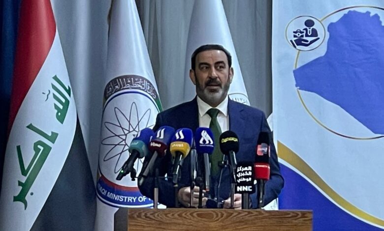 وزير التخطيط يكشف خطة حكومية شاملة لمعالجة الفقر والبطالة في العراق
