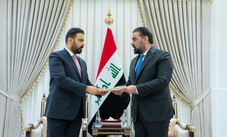 رئيس الوزراء المكلف يسلم المنهاج الوزاري للحكومة الجديدة إلى البرلمان العراقي