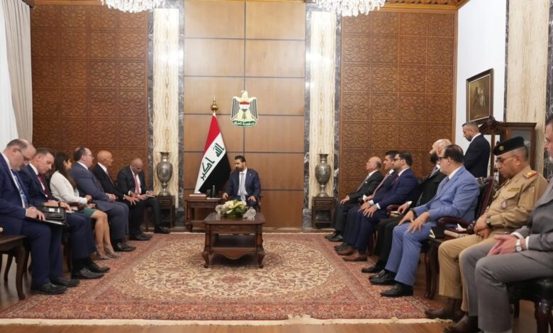 الزيدي وباراك يبحثان تعزيز الشراكة العراقية الأمريكية وحصر السلاح بيد الدولة
