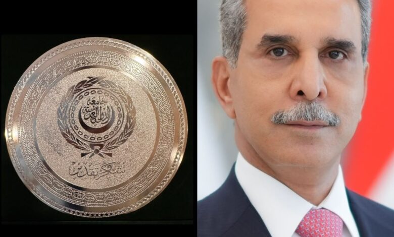 جامعة الدول العربية تكرم رئيس القضاء العراقي فائق زيدان بدرع قانوني