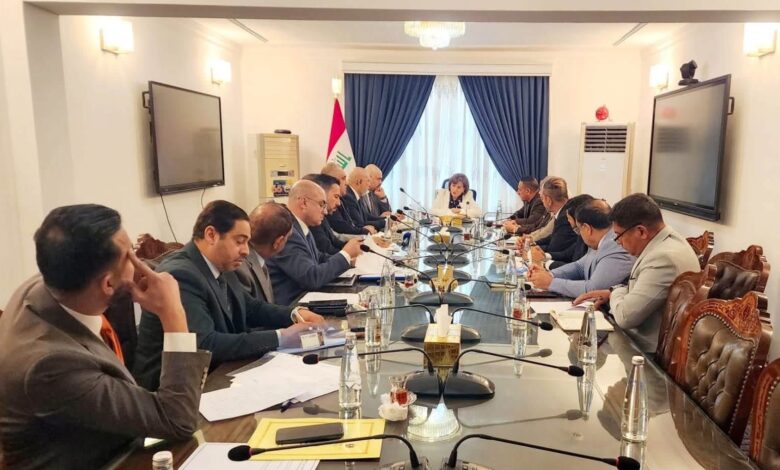 وزيرة البيئة تطالب بتطبيق القوانين على الجميع ومحاسبة الملوثين
