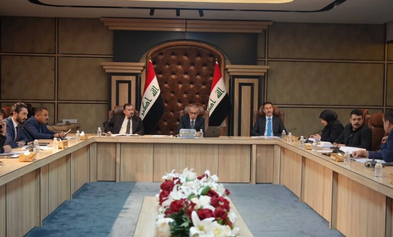اللجنة المالية النيابية تقرر رفع قانون إجازة الموظف لخمس سنوات إلى رئاسة البرلمان