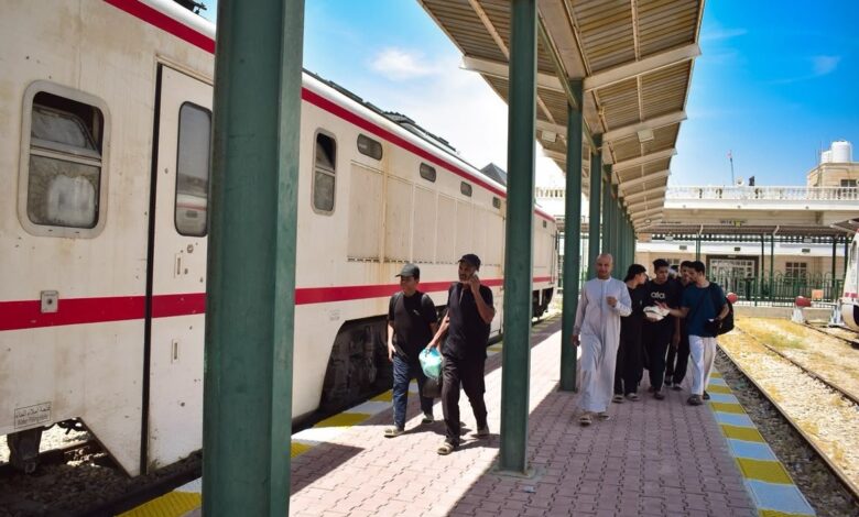 أول قطار عكسي من كربلاء إلى البصرة لنقل زائري الأربعين