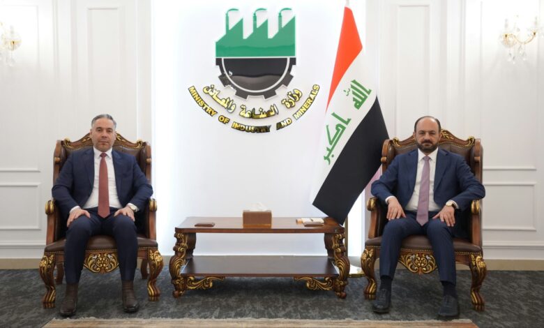 وزير الصناعة يلتقي مدير المصرف الصناعي لبحث دعم المشاريع وتعزيز التنمية الاقتصادية