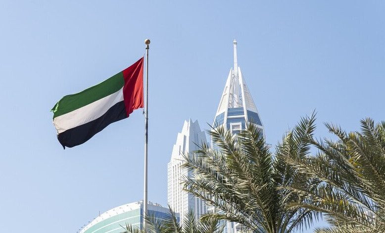 الإمارات توقف التعاملات المالية مع إيران بعد إطلاق صاروخين باليستيين