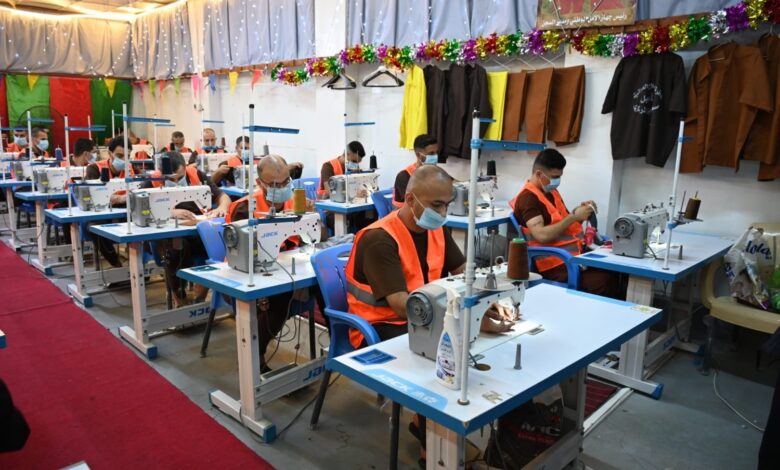 سجن بابل المركزي يفتتح معمل الخياطة الجديد لتأهيل النزلاء مهنياً