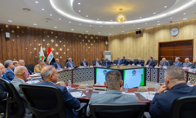 وزير النفط العراقي يشدد على رفع الطاقات الإنتاجية الخزنية لتأمين المشتقات النفطية