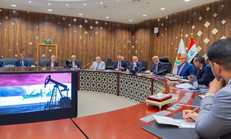 العبادي يدعو إلى تسريع أنبوب التصدير الاستراتيجي لتنويع صادرات النفط العراقي