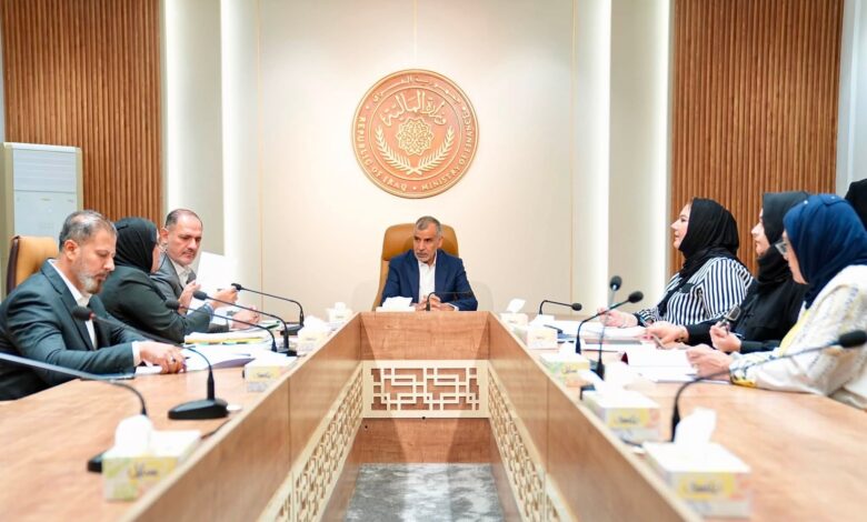 وزير المالية يؤكد على تسريع جهود إعداد موازنة البرامج والأداء مع الوزارات والمحافظات